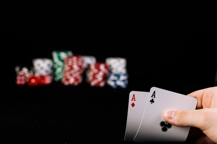 Free spin trigger mechanics and bonus multiplier rules
